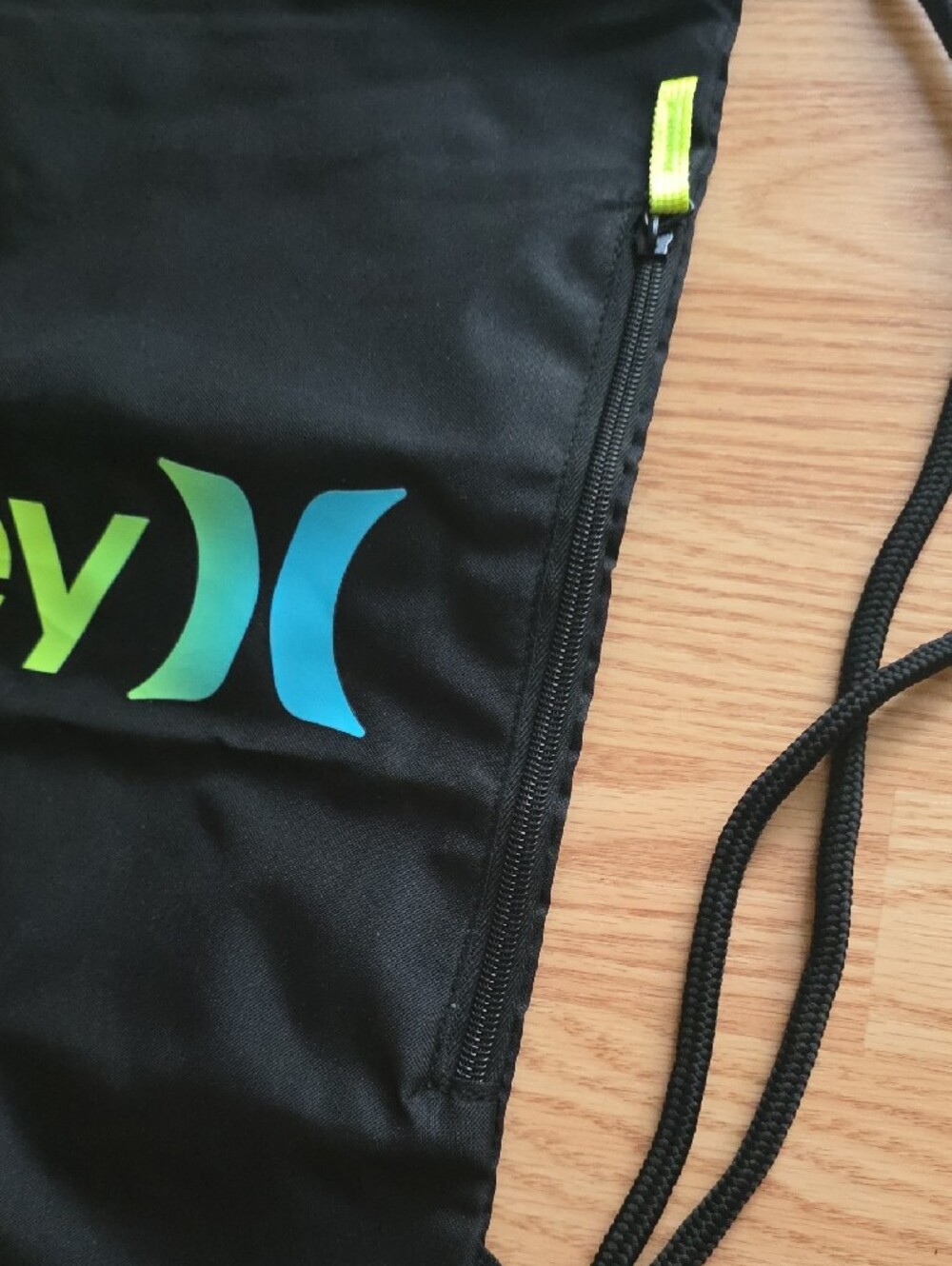 Hurley Black Drawstring Backpack with Multicolor Gradient Logo - Picture 4 of 5
